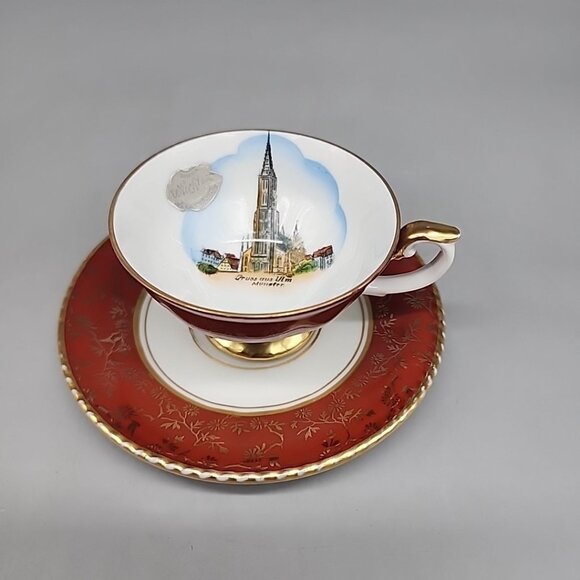 Handgemalt Bavaria RW Teacup and Saucer Etched Gold Trim Burgundy and White - Picture 1 of 7